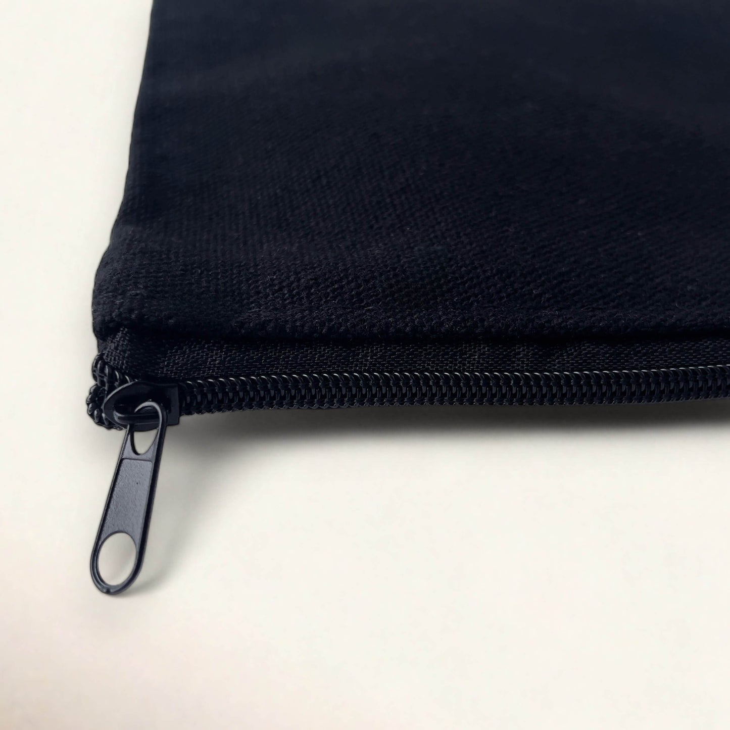 classy-fast-lashes-storage-bag-voor-het-bewaren-van-nepwimpers-rits-van-bovenaf