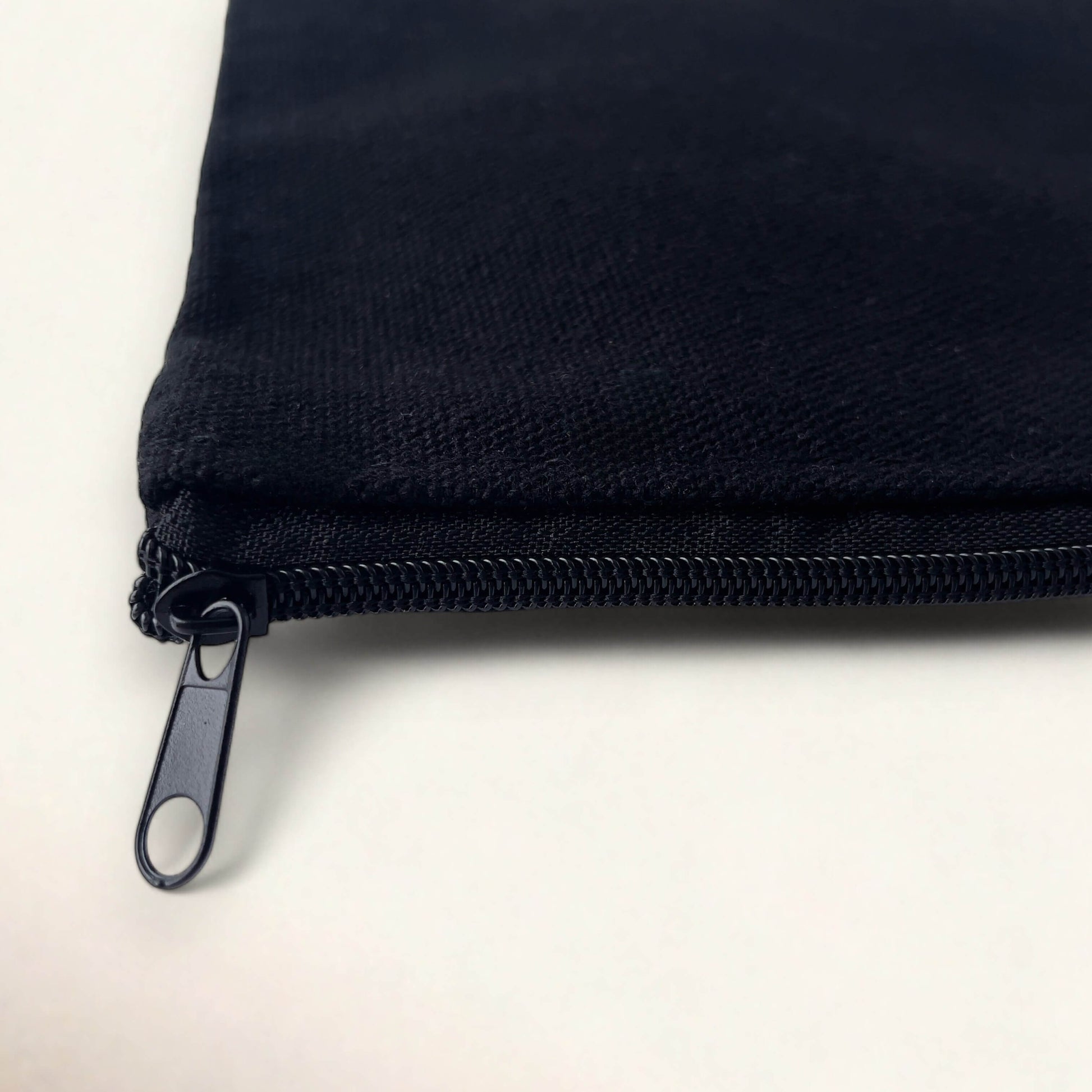 classy-fast-lashes-storage-bag-voor-het-bewaren-van-nepwimpers-rits-van-bovenaf