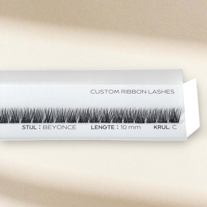 ribbon-fast-lash-close-up-in-verpakking-van-classy-lashes-beyonce-10-mm-fast-lash-abonnement