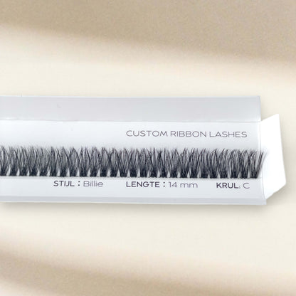 ribbon-fast-lash-close-up-in-verpakking-van-classy-lashes-billie-14-mm-fast-lash-abonnemen